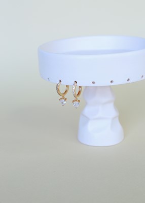 zirkon taş sallantılı kalp küpe