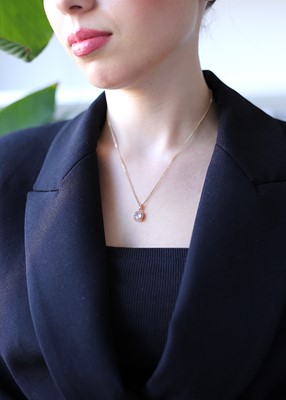 etrafı zirkon taşlı kare taş kolye