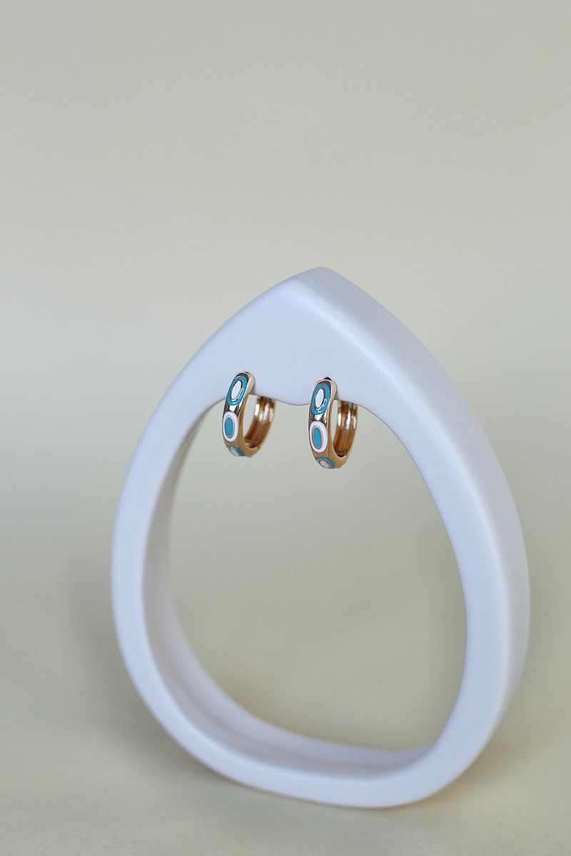 açık mavi ve beyaz mineli halka küpe