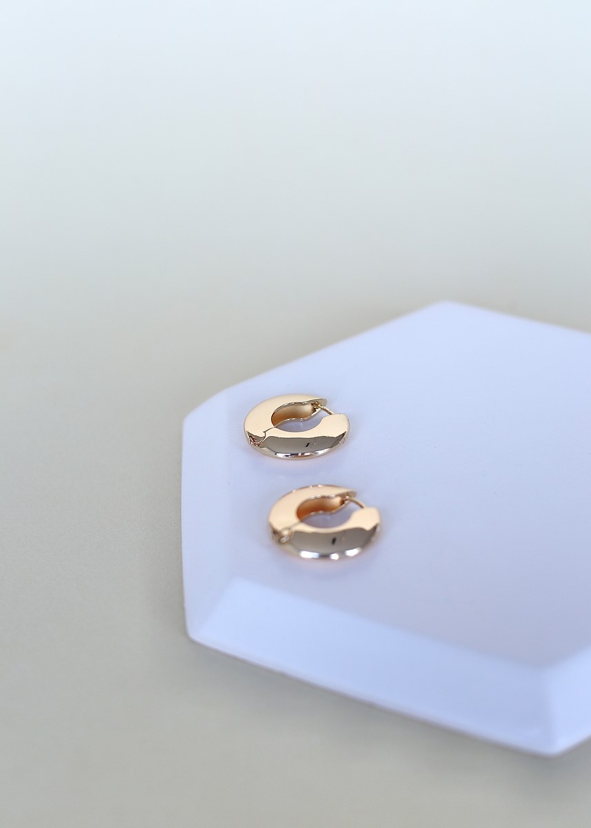 metal minimal tasarım gold halka küpe
