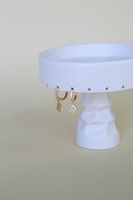 zirkon taşlı minimal r harf küpe