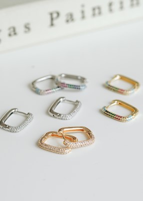 Ön Yüzü Taşlı Oval Tasarım Halka Küpe 