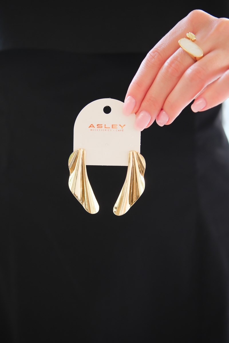 Dalgalı Metal Plaka Tasarım Sabit Küpe