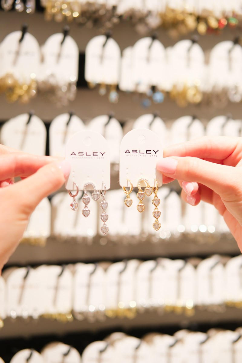 Kalp Taş Detaylı Üçlü Küpe Seti