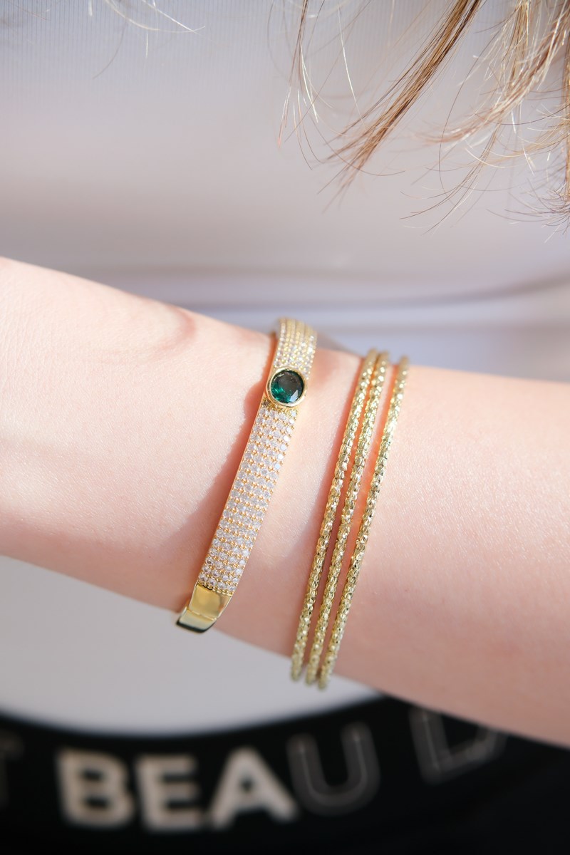 Yeşil Taş Detaylı Taşlı Tasarım Gold Kelepçe