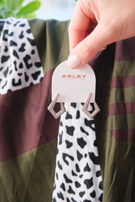 Asimetrik Dörtgen Tasarım Gold Küpe