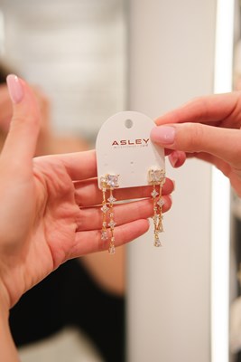 Damla Taş Ve Kare Taş Detaylı Tasarım Küpe