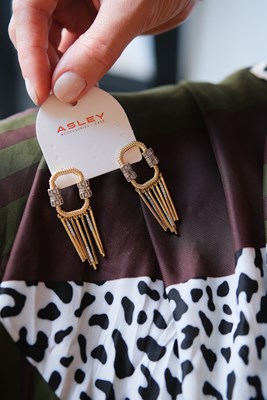 Gümüş Taş Detaylı Tasarım Gold Küpe