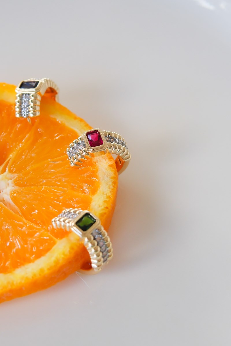 Ortası Renkli Taş Detaylı Tasarım Gold Halka Küpe