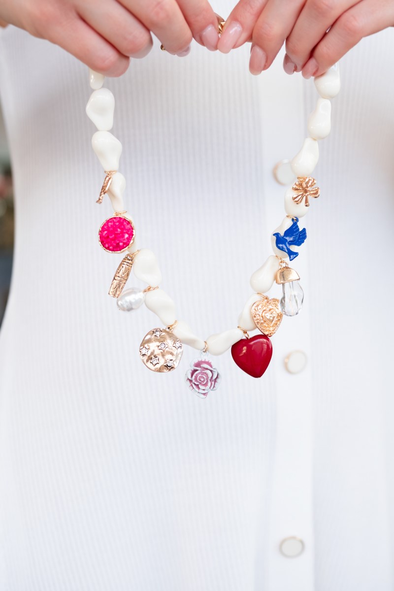 Charm Detaylı Kemik Kolye