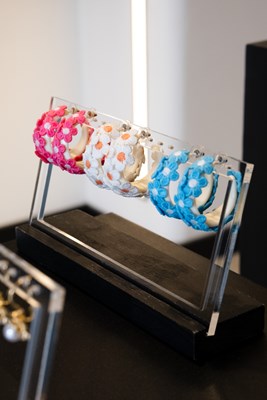 Papatya Detaylı Gold Halka Küpe