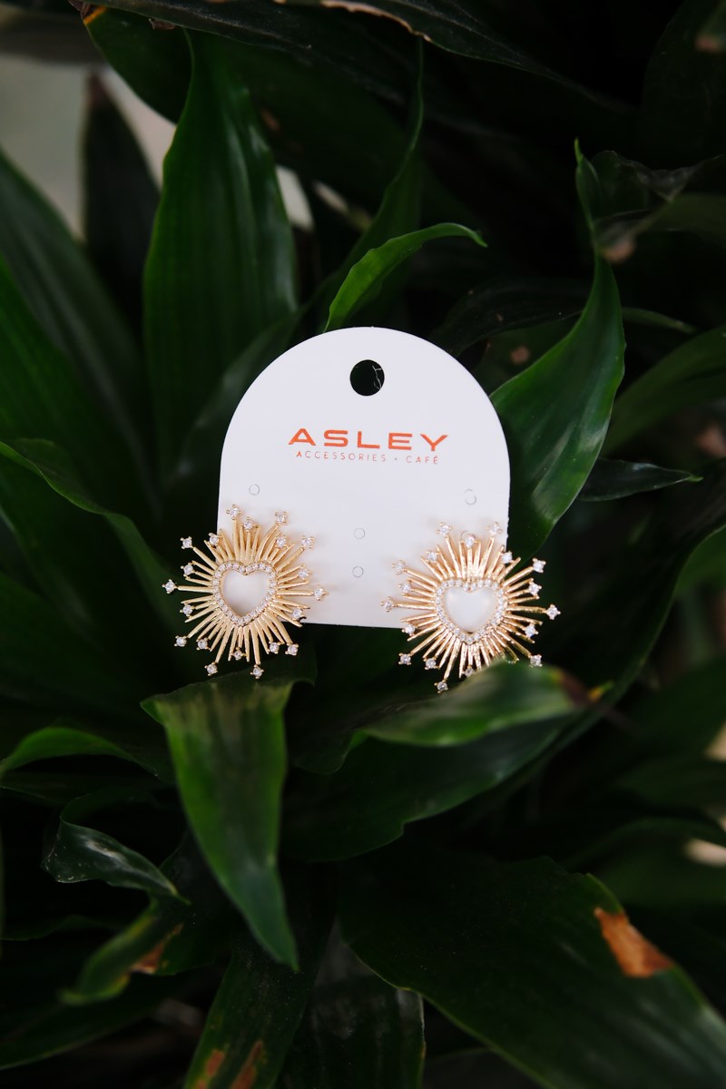 Ortası Taşlı Kalp Detaylı Tasarım Gold Küpe