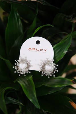 Ortası Taşlı Kalp Detaylı Tasarım Gold Küpe