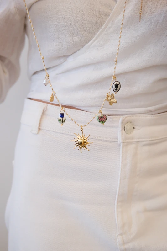 Güneş Detaylı İp Kolye