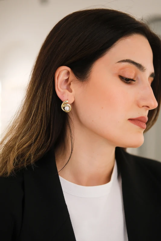 İnci Detaylı Deniz Kabuğu Tasarım Gold Küpe