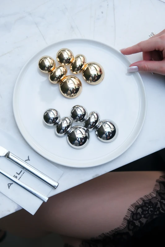 Oval Ve Yuvarlak Plaka Tasarım Küpe