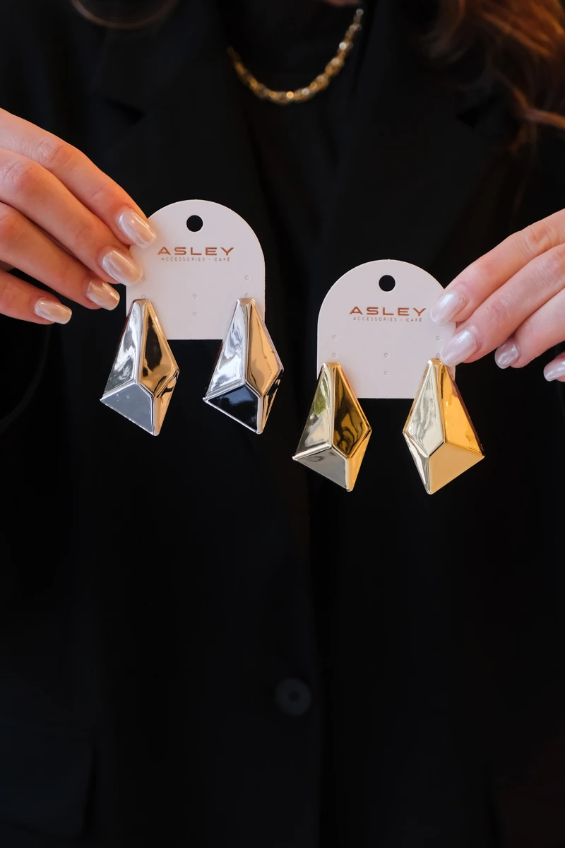 Asimetrik Piramit Tasarım Küpe