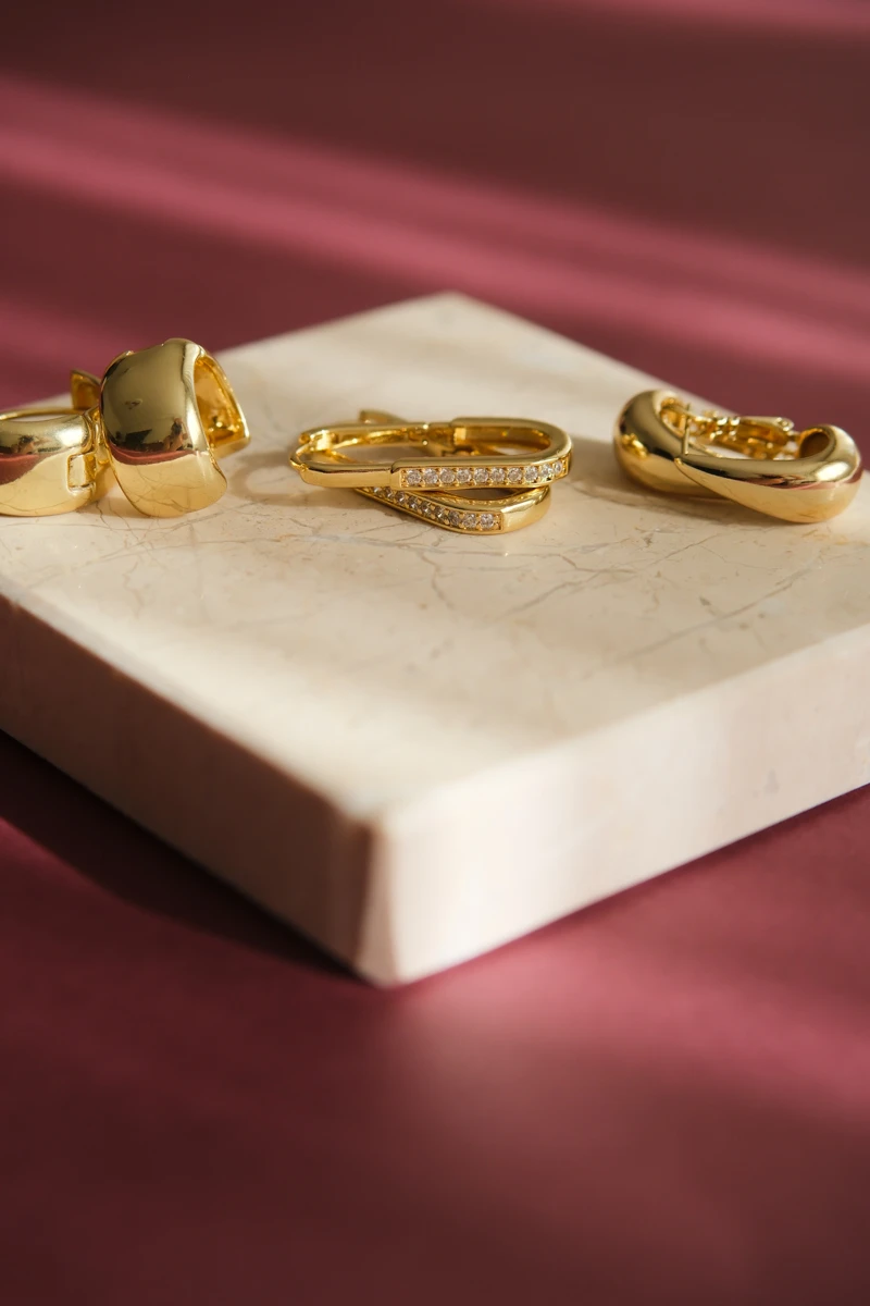 Bombeli Minimal Damla Tasarım Halka Küpe