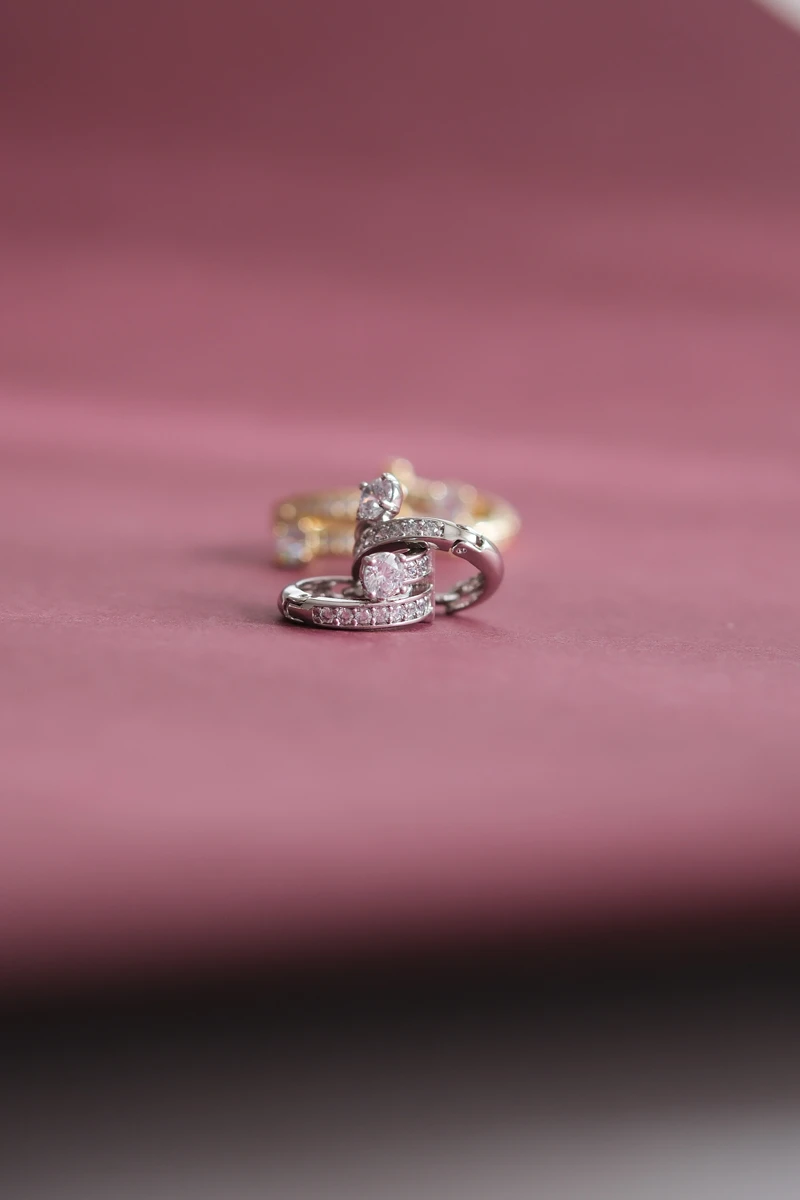 Büyük Taş Detaylı İkili Görünüm Minimal Halka Küpe