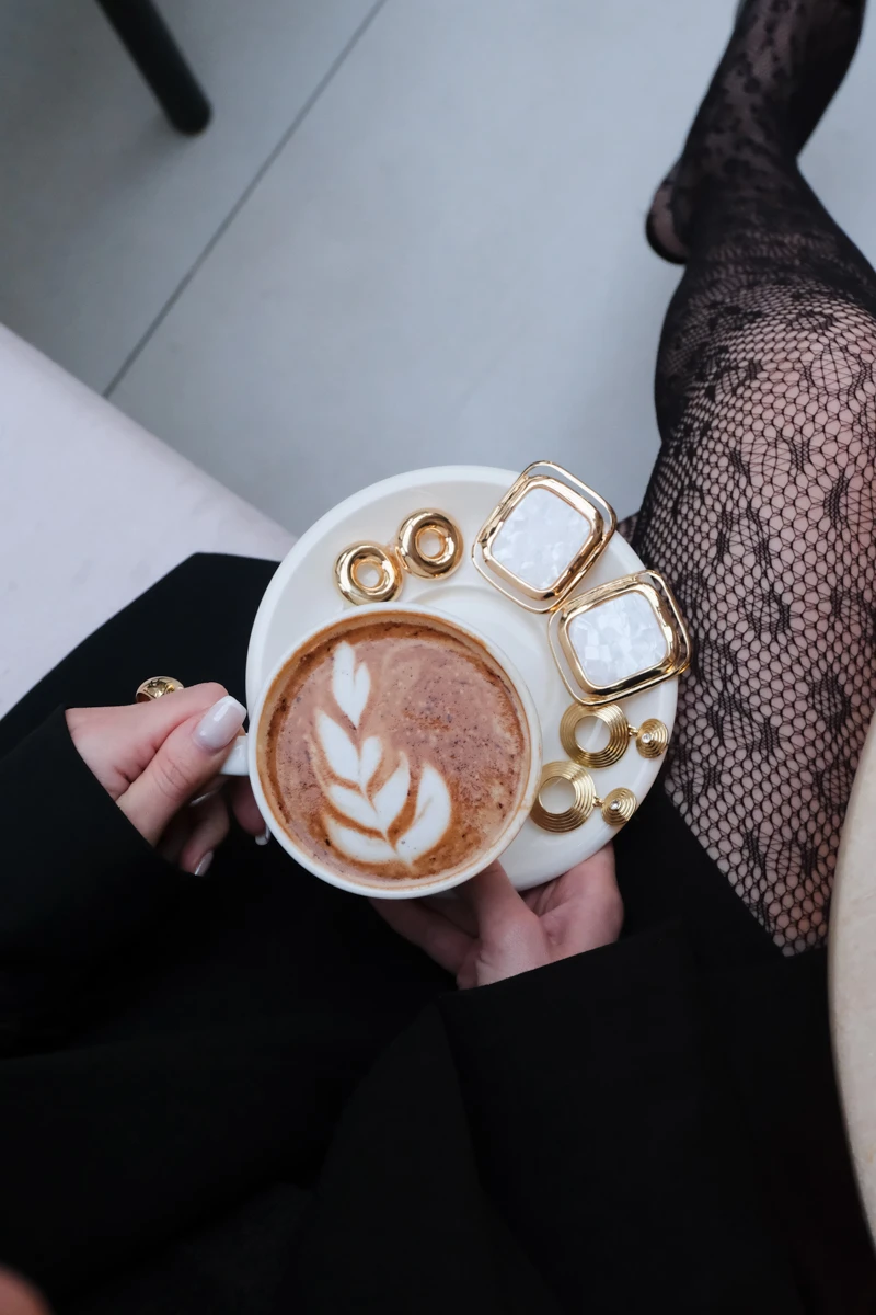 Çizgi Detaylı İkili Halkalı Sallantılı Küpe