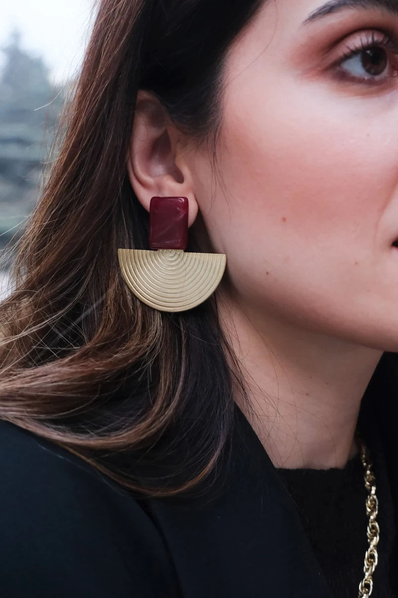 Doğal Taş Detaylı Metal Yelpaze Tasarım Küpe