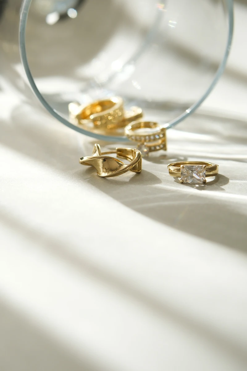 Kare Taş Detaylı Minimal Halka Küpe