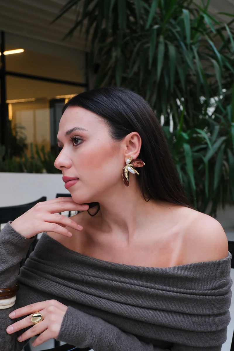 Kumaş ve İnci Detaylı Yaprak Tasarım Küpe