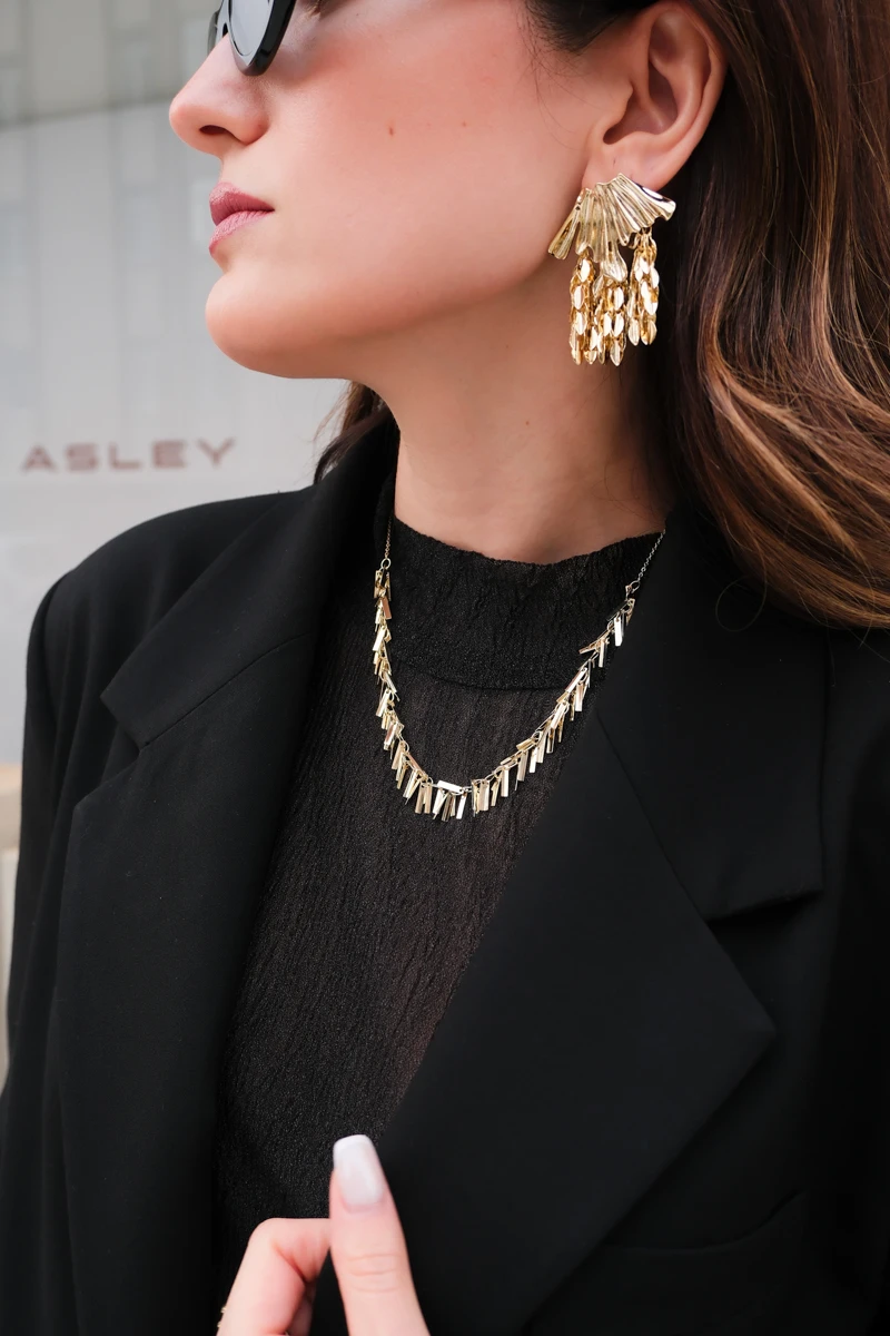 Pul Sallantılı Kısa Tasarım Kolye