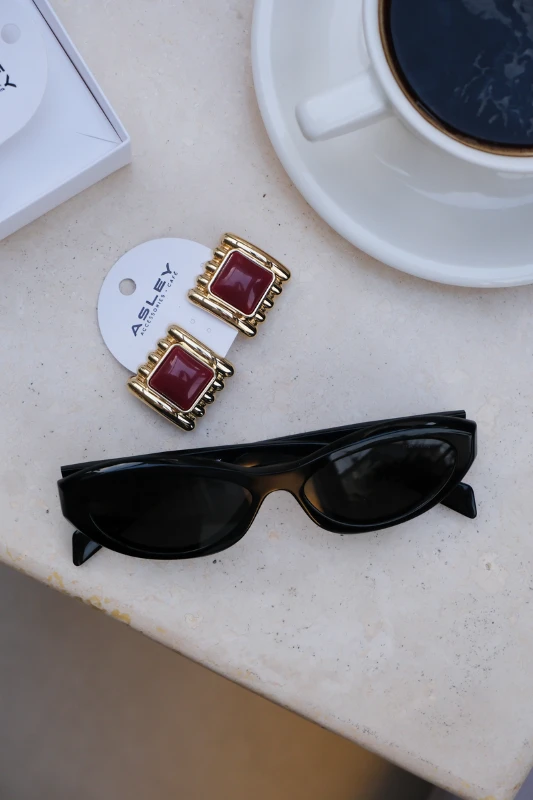 Kare Taşlı Metal Çerçeveli Sabit Küpe