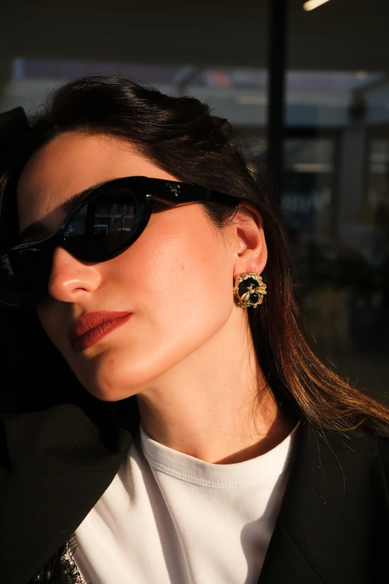 Arı Detaylı Tasarım Küpe