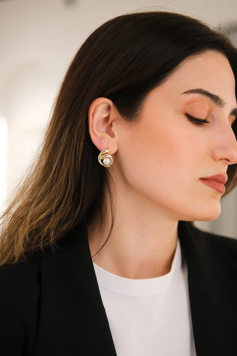 İnci Detaylı Deniz Kabuğu Tasarım Gold Küpe