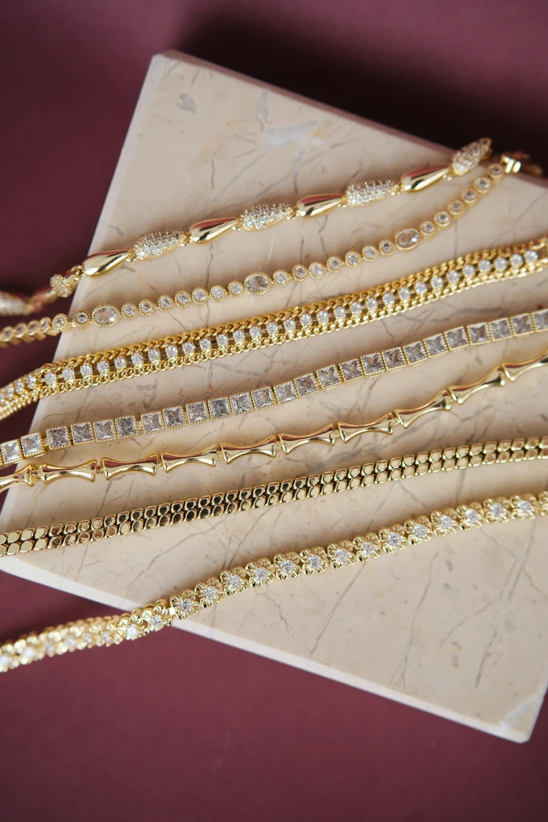 Kare Montürlü Gold Su Yolu Bileklik