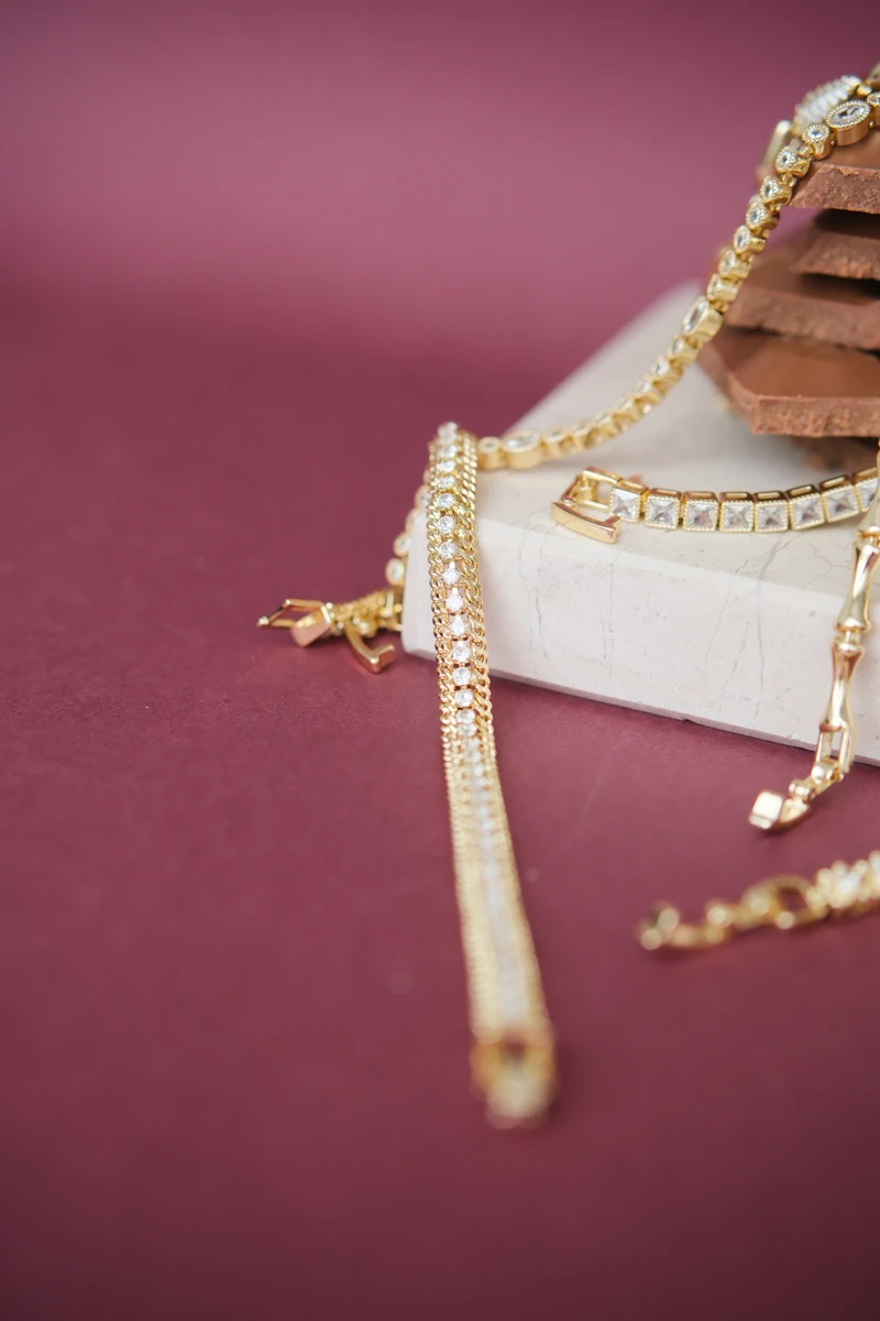 Sıra Taşlı Zincir Tasarım Gold Su Yolu Bileklik