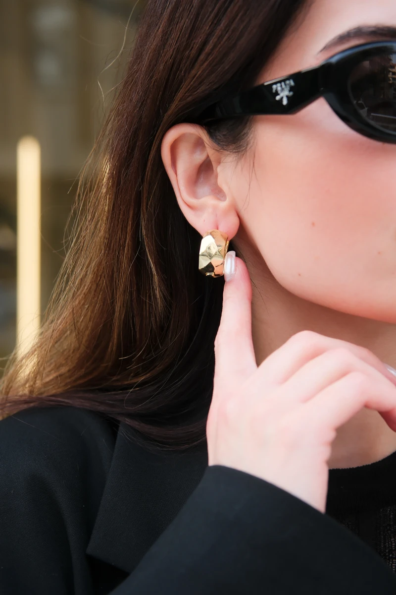 Üzeri Desenli Bombeli Gold Halka Küpe