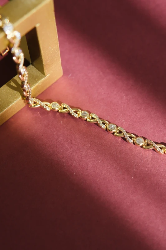 Taşlı Sonsuzluk Tasarım Gold Su Yolu Bileklik