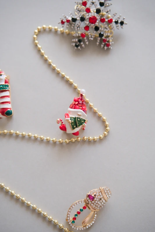 Yılbaşı Cini Broş