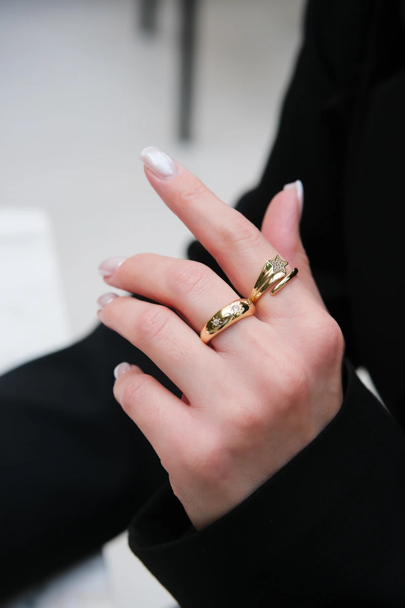 Üzeri Taşlı Güneş Detaylı Tasarım Gold Yüzük