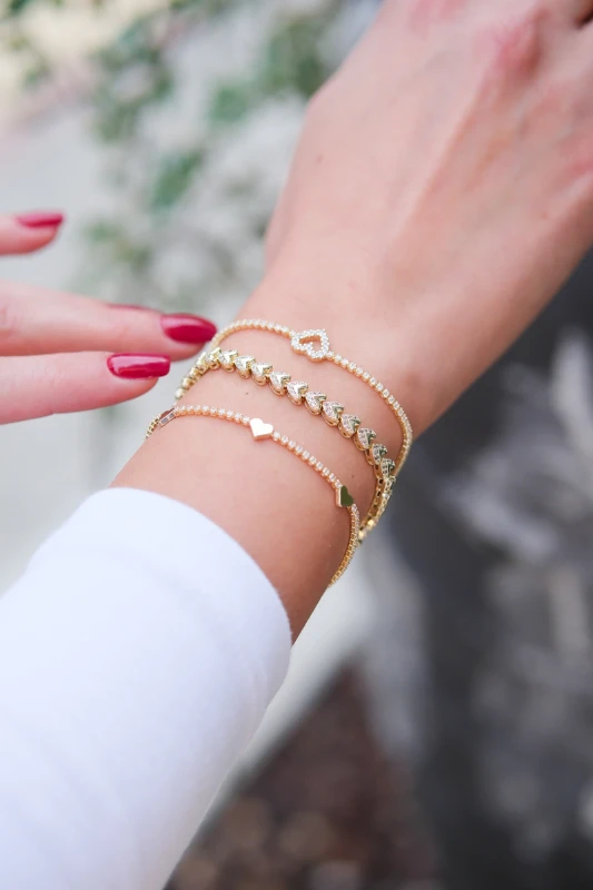 Taşlı Kalp Sıralı Gold Bileklik