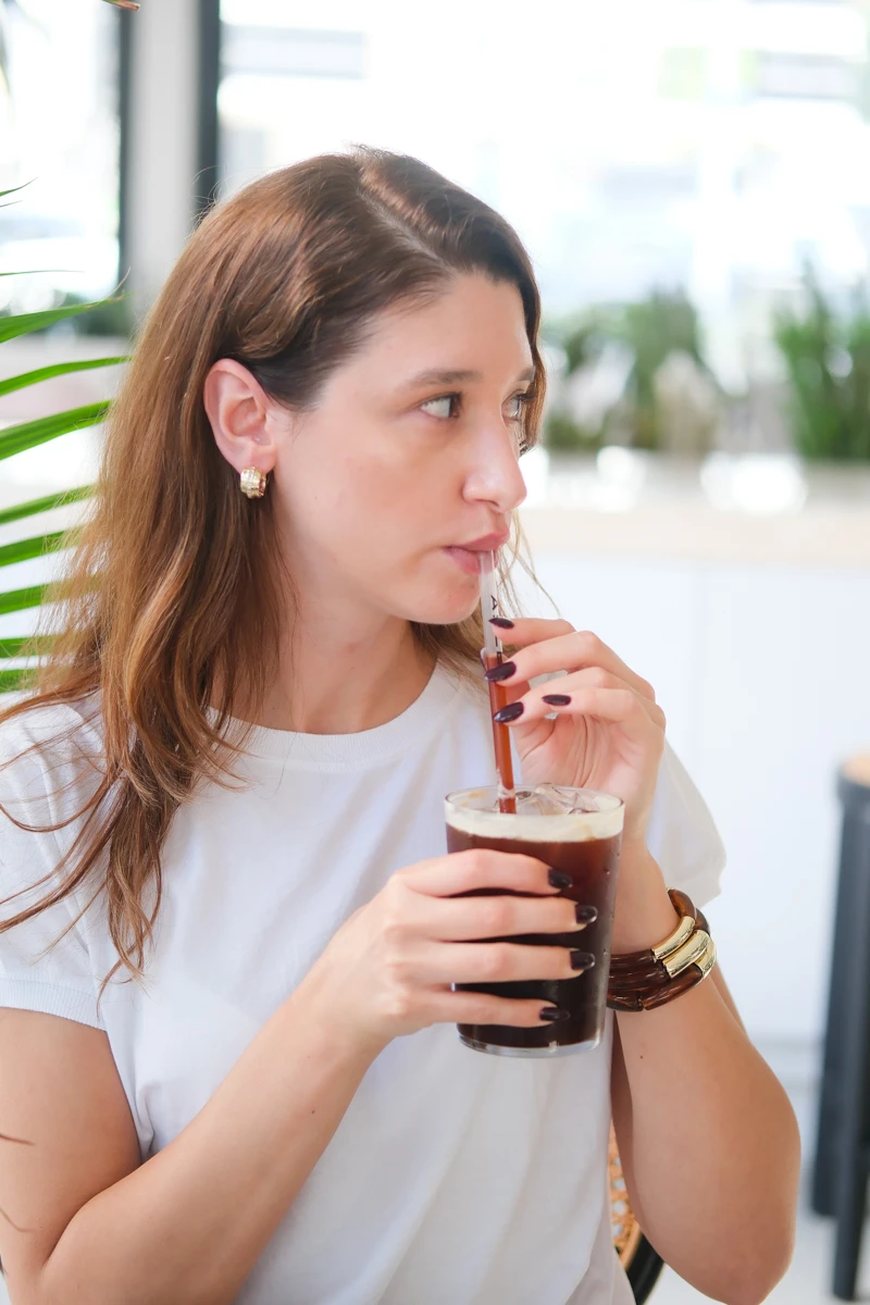 KARE TAŞ DETAYLI DOKULU GOLD HALKA KÜPE