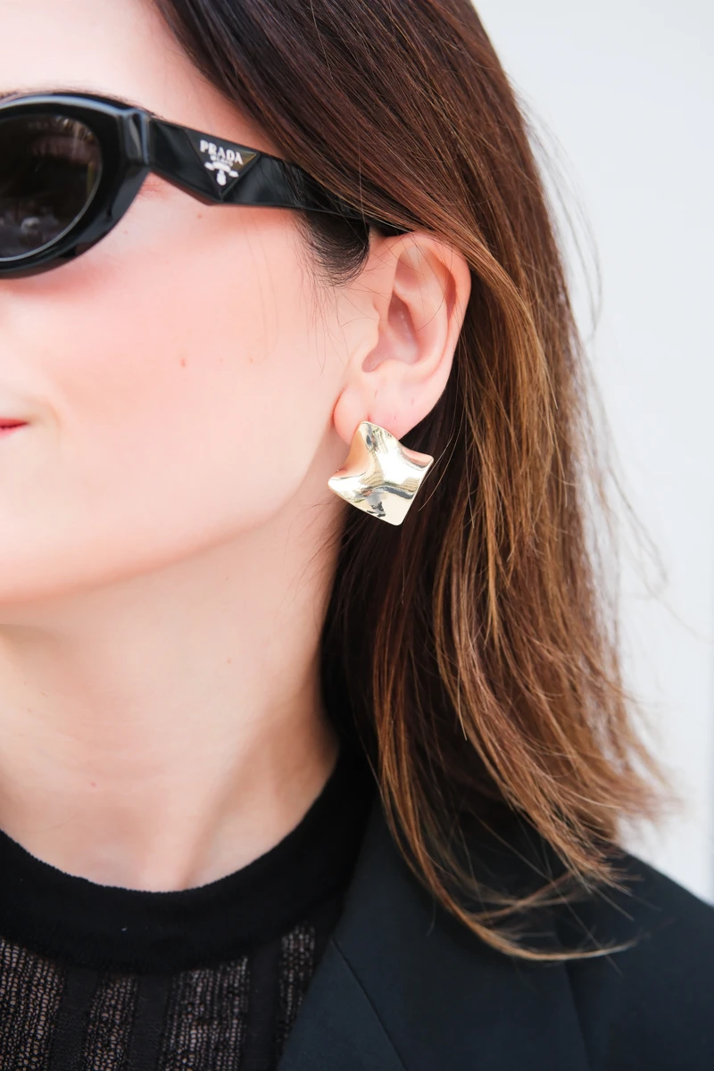 Metal Dalgalı Kare Plaka Küpe