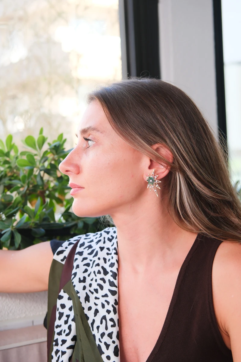 Yeşil Taşlı Kutup Yıldızı Tasarım Gold Küpe