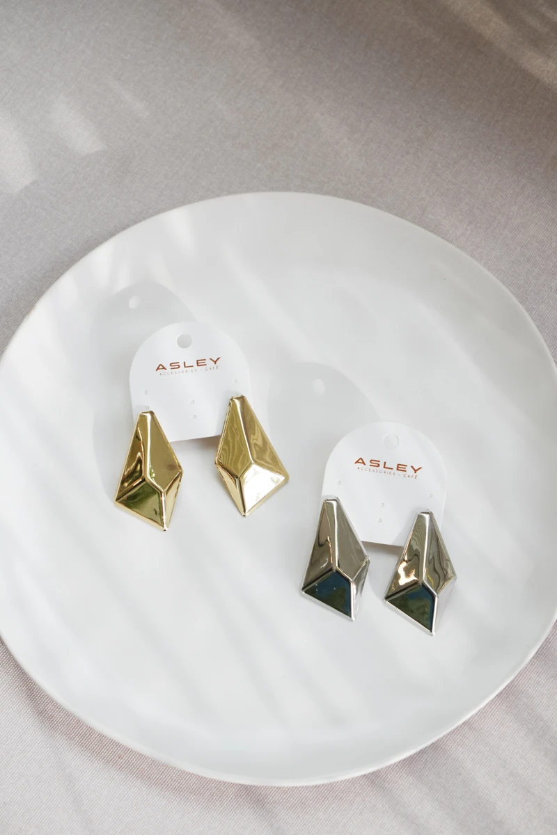 Dörtgen Plaka Tasarım Küpe