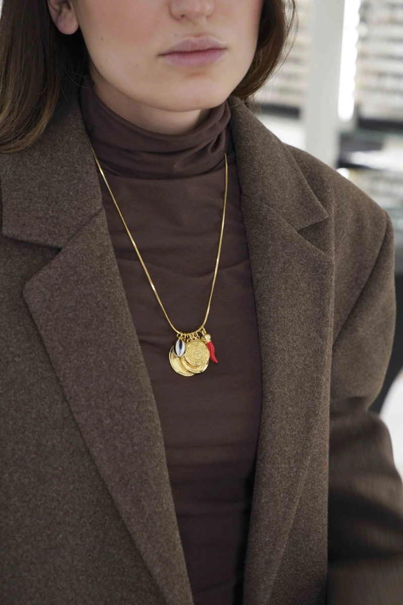 Çoklu Charm Detaylı Gold Kolye