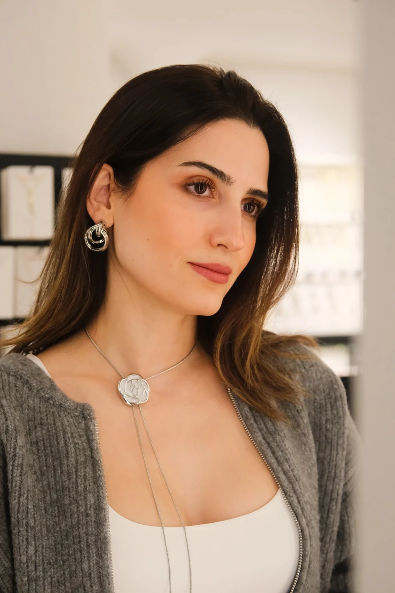 Sedefli Gül Detaylı Asansörlü Kolye