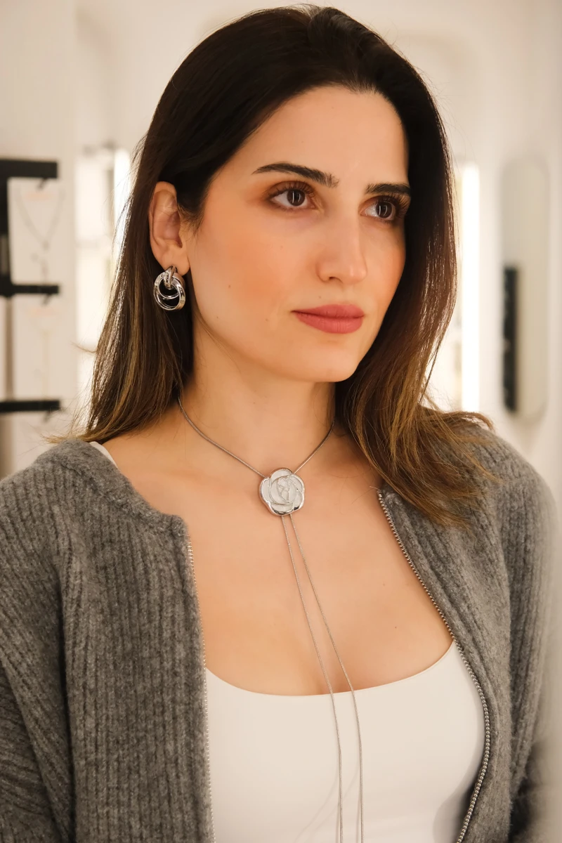 Sedefli Gül Detaylı Asansörlü Kolye