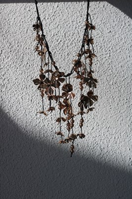 Çoklu Metal Çiçek Detaylı Tasarım Kolye