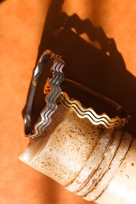 Dalgalı Tasarım Çelik Kelepçe