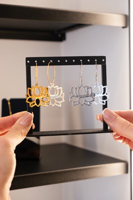 Lotus Çiçek Tasarım Metal Sallantılı Küpe