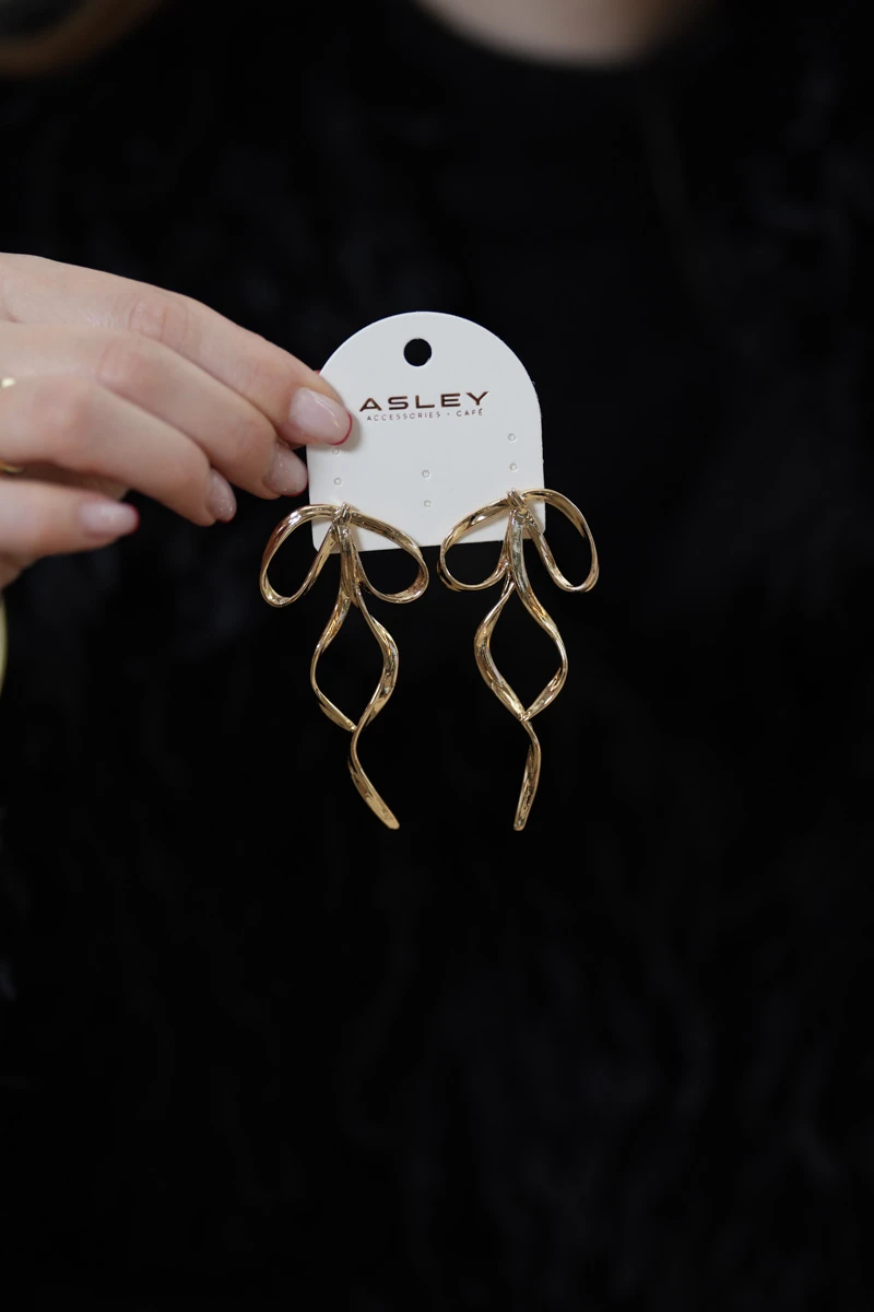 Uzun Metal Fiyonk Tasarım Küpe