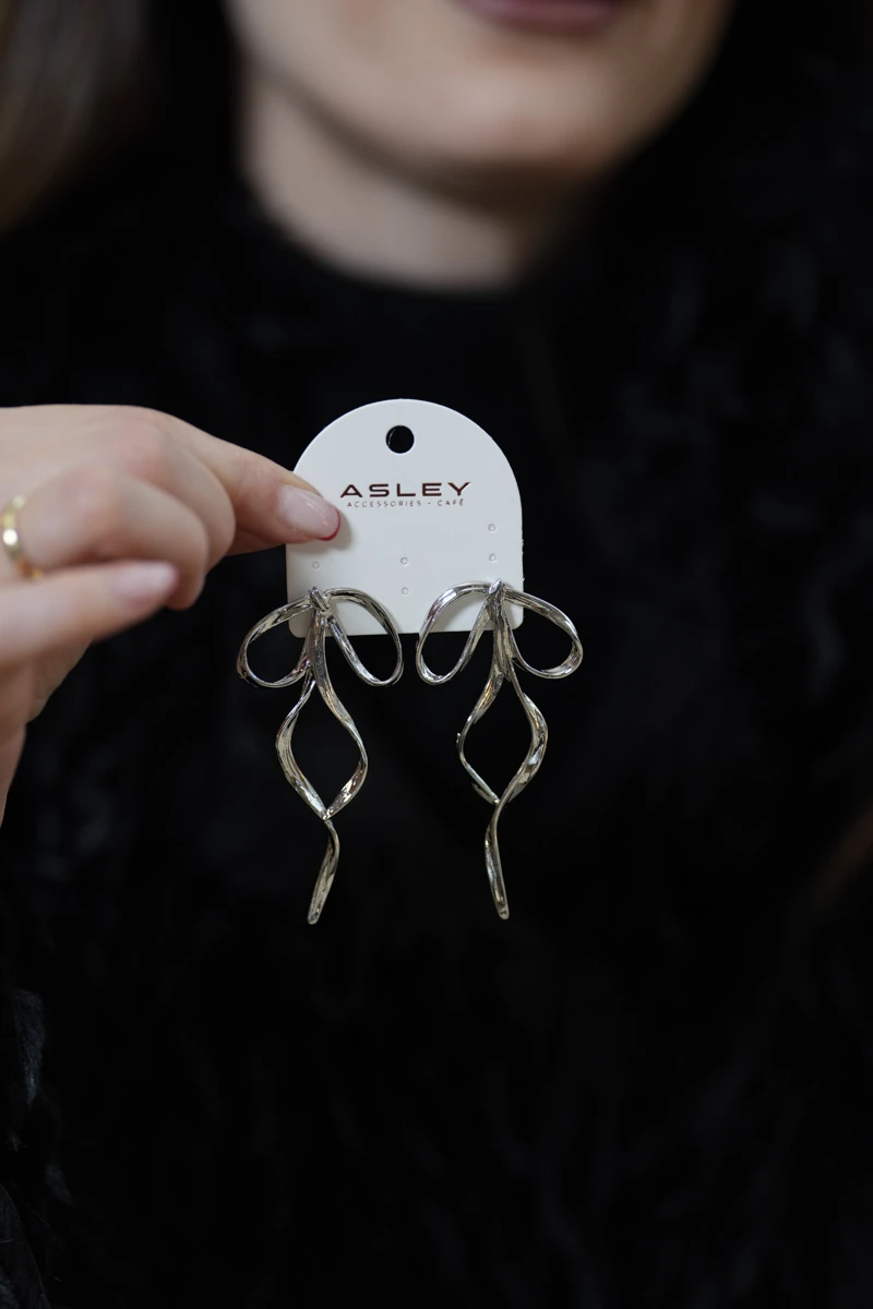 Uzun Metal Fiyonk Tasarım Küpe